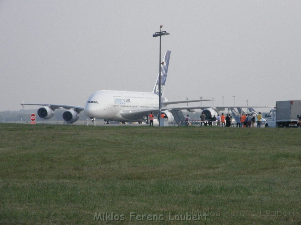 Warten auf den Airbus 380 Koeln Bonn P323.JPG